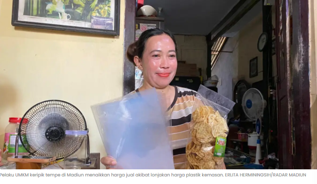 Harga Plastik Naik Gila-gilaan, UMKM Keripik Tempe Madiun Tercekik