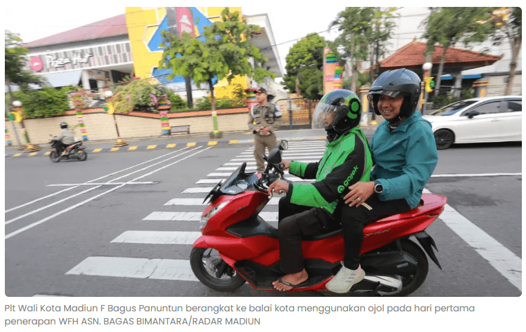 Hari Pertama WFH, Plt Wali Kota Madiun Naik Ojol ke Kantor