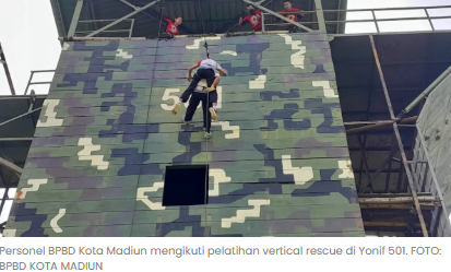 Antisipasi Bencana, 75 Personel BPBD Kota Madiun Latihan Vertical Rescue di Yonif 501