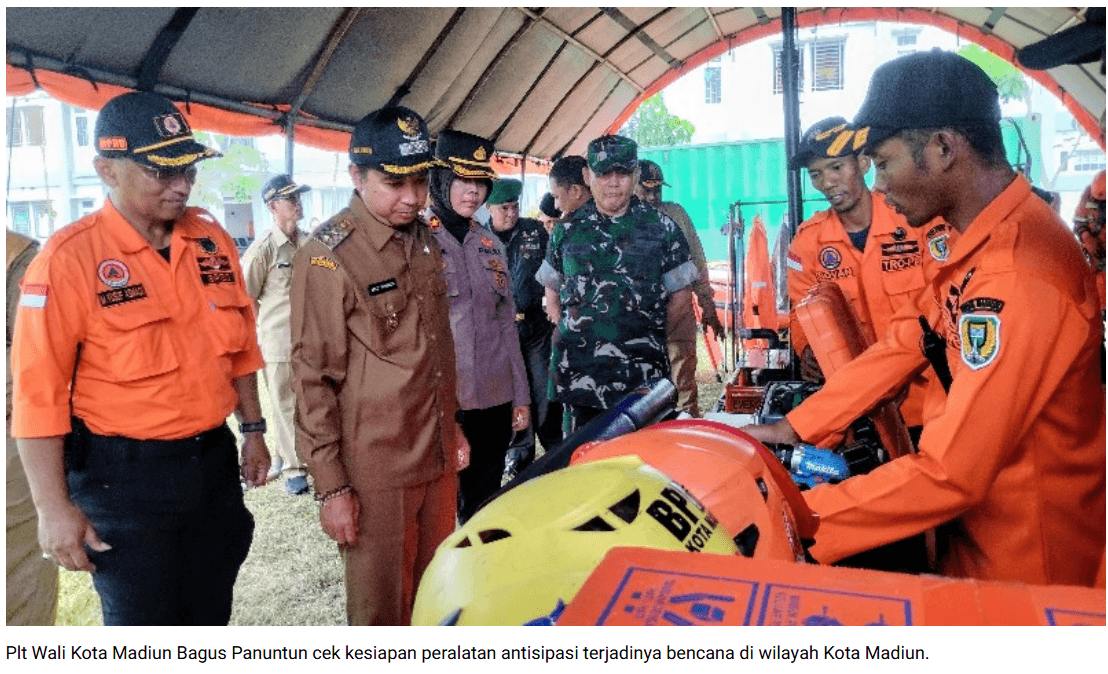 Dari Ketinggian Rusunawa, Simulasi Vertical Rescue Uji Kesiapsiagaan Kota Madiun