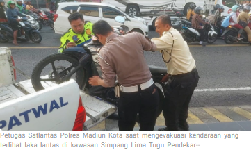 Diduga Sopir Ngantuk, Truk Tabrak Tiga Motor di Simpang Lima Tugu Pendekar Madiun, Satu Tewas