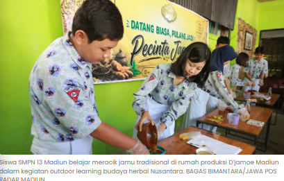 Dari Jahe hingga Kunyit, Pelajar SMPN 13 Madiun Belajar Racik Jamu di D’jamoe
