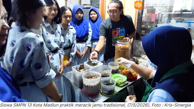 Belajar Meracik Warisan Nusantara, Siswa SMPN 13 Kota Madiun Antusias Kenal Jamu di D’Jamoe