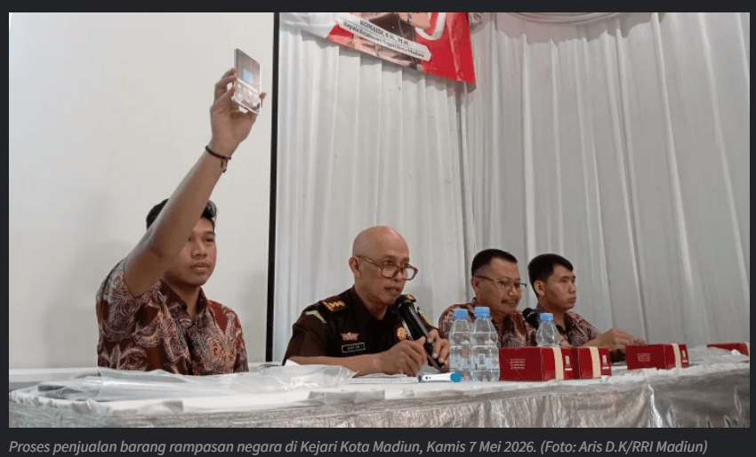 Kejari Kota Madiun Lelang 28 Handphone Rampasan Negara, Hasilkan Rp24,1 Juta
