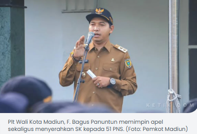 Serahkan SK PNS, Plt Wali Kota Madiun Berikan Arahan untuk Optimal Kerja