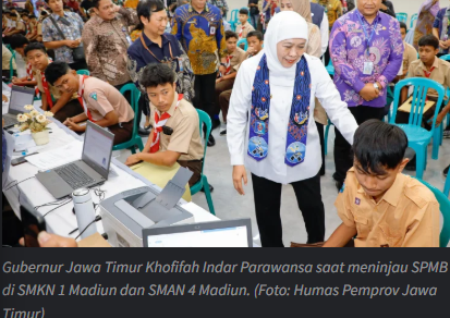 Khofifah Tinjau Pelaksanaan SPMB di Kota Madiun, Pastikan Proses Berjalan Lancar