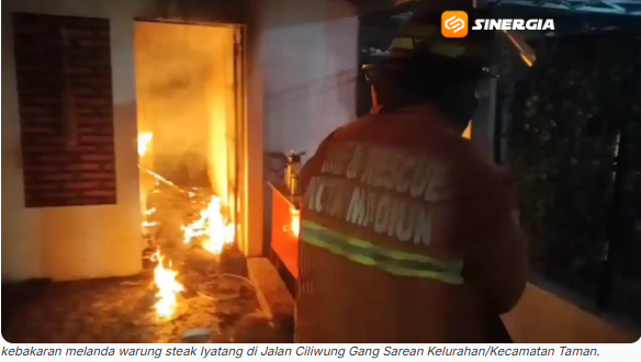 Kebakaran Hanguskan Dapur Warung Steak Iyatang Madiun, Diduga Lupa Matikan Kompor
