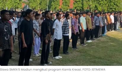 SMKN 5 Madiun Ajarkan Etika Berpakaian Lewat Program Kamis Kreasi