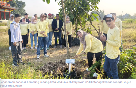 Peduli Lingkungan, BPJS Ketenagakerjaan Madiun Tanam Pohon di Kampung Jepang