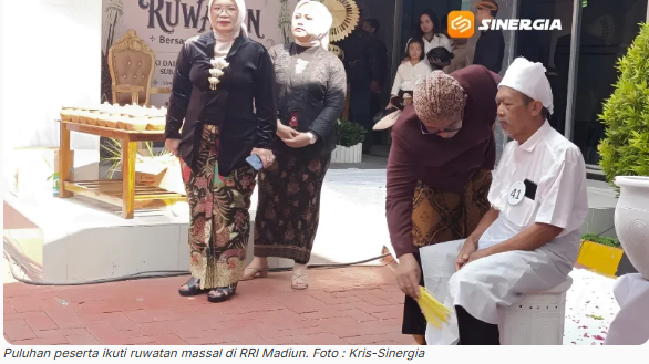 Ruwatan Massal di RRI Madiun, Puluhan Peserta Ikuti Tradisi Memohon Keselamatan