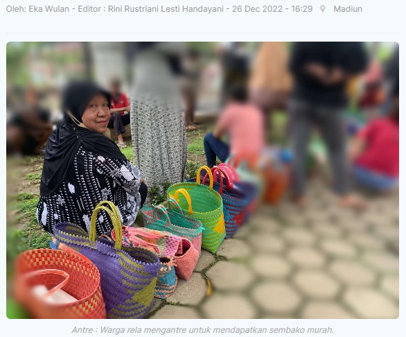 Warga Kota Madiun Rela Antre Berjam-jam Demi Dapat Sembako Murah