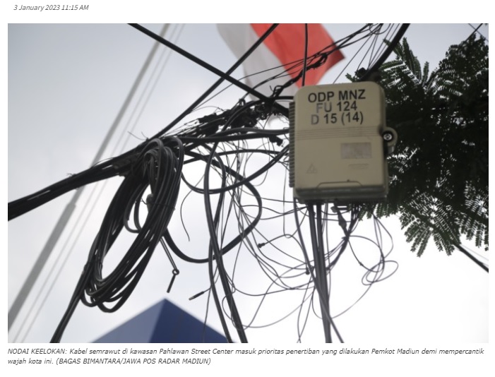 ”Jerawat” Kabel Semrawut di Kota Madiun Dibabat