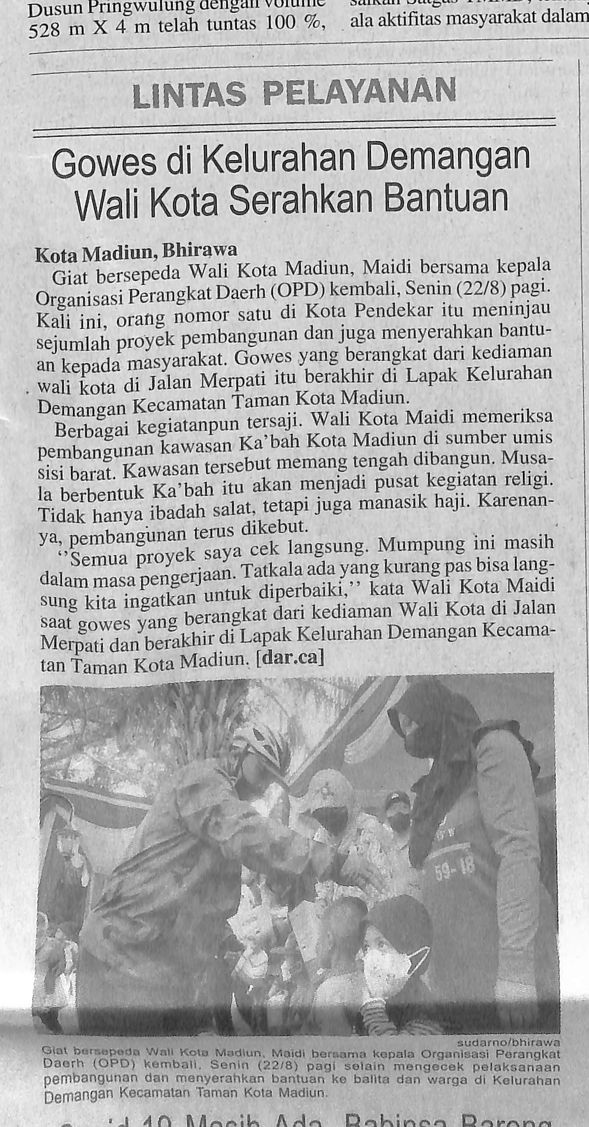 Gowes Kelurahan Demangan, Wali Kota Serahkan Bantuan