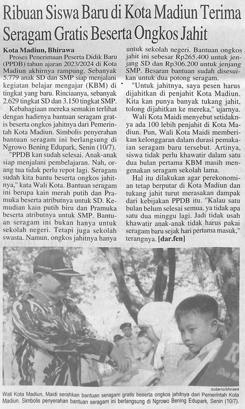 Ribuan Siswa Baru di Kota Madiun Terima Seragam Gratis Beserta Ongkos Jahit