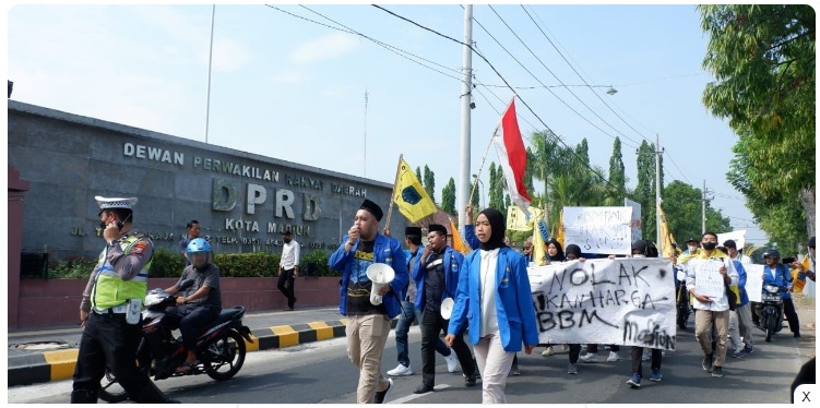 Massa PMII Demo Tolak Kenaikan Harga BBM , Ini Kata DPRD Kota Madiun