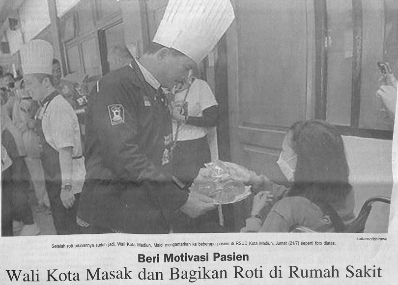 Beri Motivasi Pasien, Wali Kota Masak dan Bagikan Roti di Rumah Sakit