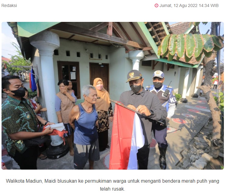 Jelang HUT RI ke-77, Walikota Madiun Blusukan Bagikan Ribuan Bendera Merah Putih