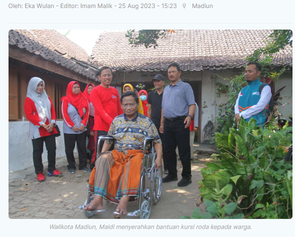 Walikota Madiun Serahkan Bantuan Kursi Roda kepada Warga