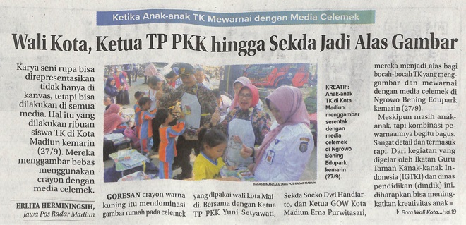 Ketika Anak-anak TK Mewarnai dengan Media Celemek, Wali Kota, Ketua TP PKK hingga Sekda Jadi Alas Gambar
