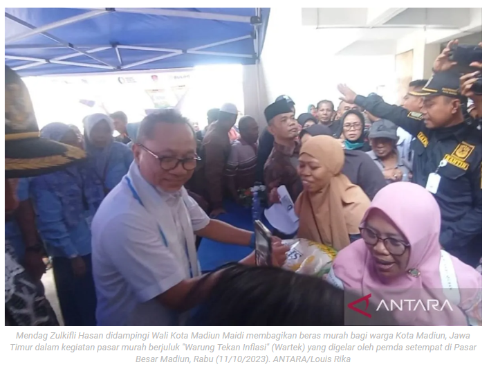 Mendag Zulkifli bagikan beras gratis di Kota Madiun