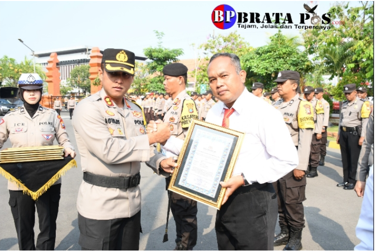 Polres Madiun Kota Berikan Penghargaan, Kepada 8 Personil Berprestasi