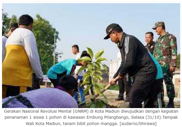 Wali Kota Madiun Pimpin Pencanangan Program 1 Siswa 1 Pohon