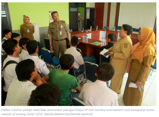 Senin Bolos Sekolah, Puluhan Pelajar Madiun Ini Terjaring Razia saat Nongkrong di Warkop