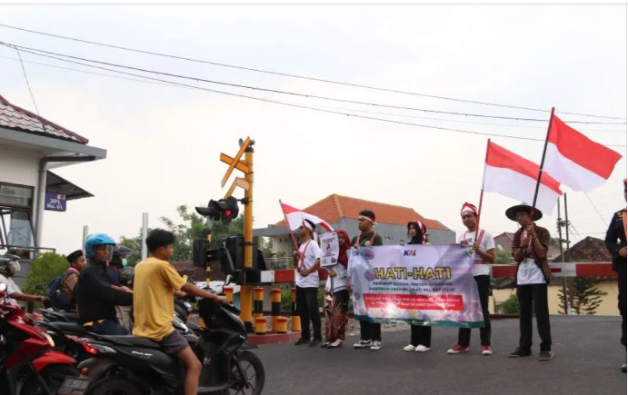 KAI Daop Madiun ajak masyarakat jadi pahlawan di perlintasan sebidang