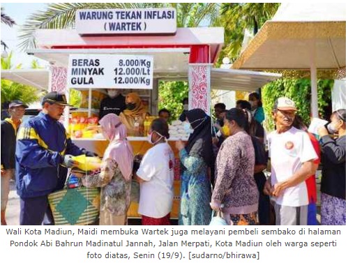 Buka Wartek untuk Warga, Wali Kota Madiun Bantu Sediakan Sembako Murah