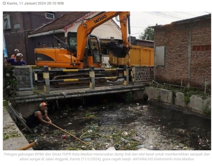 Dinas PUPR Kota Madiun bersihkan sampah sungai cegah luapan air