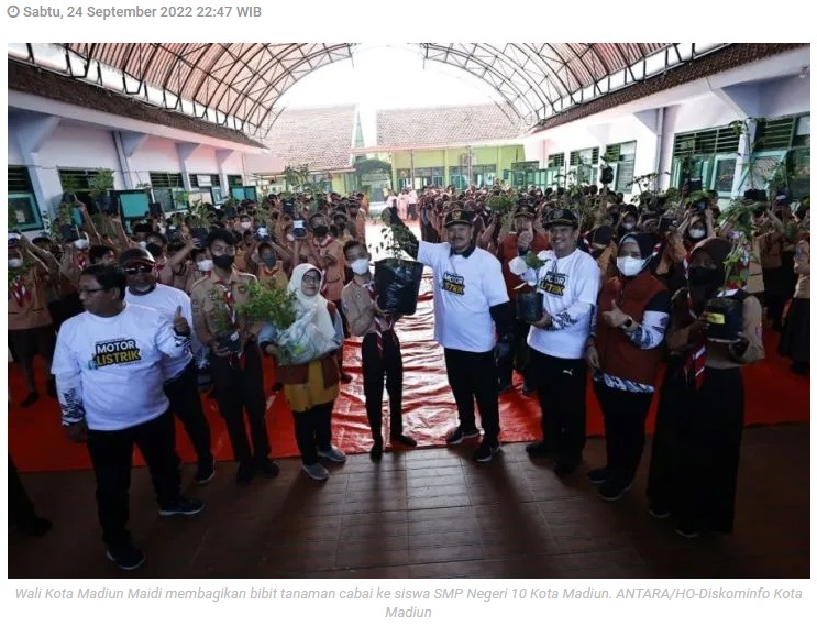 Wali Kota Madiun bagi-bagi bibit tanaman cabai