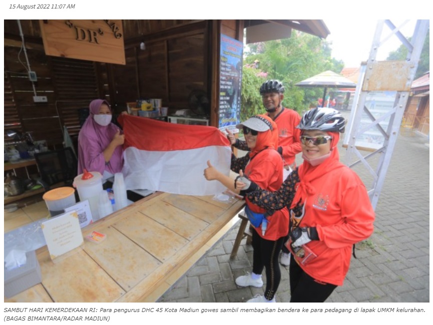 Sambut HUT ke-77 RI, DHC 45 Kota Madiun Bagi 100 Bendera Sambil Gowes