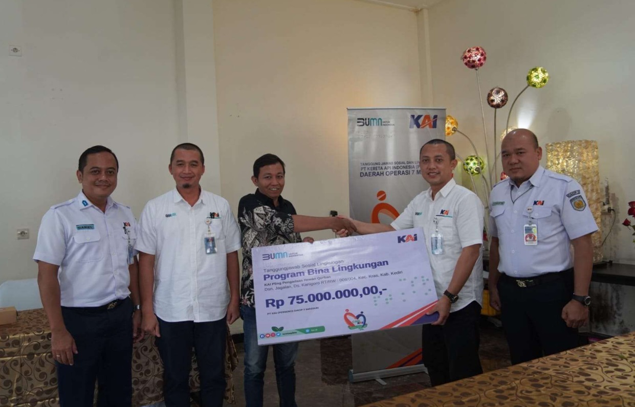 Daop 7 Madiun Salurkan Bantuan TJSL Ratusan Juta