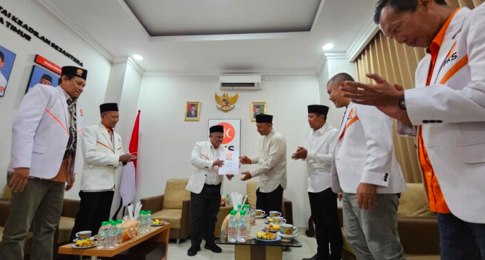 PKS Jatim Serahkan SK DPP untuk Ony Anwar dan Maidi di Kabupaten Ngawi dan Kota Madiun