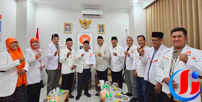 Serahkan SK Cakada Kabupaten Ngawi dan Kota Madiun, Ketua PKS Jatim: Kita Akan Berjuang