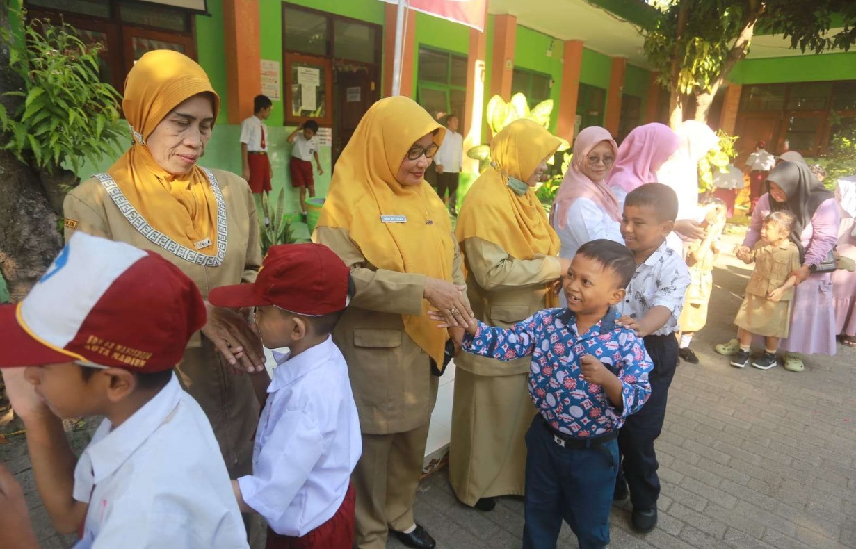 Cerita Ririn Setyowati, Guru Sekolah Inklusi Kota Madiun