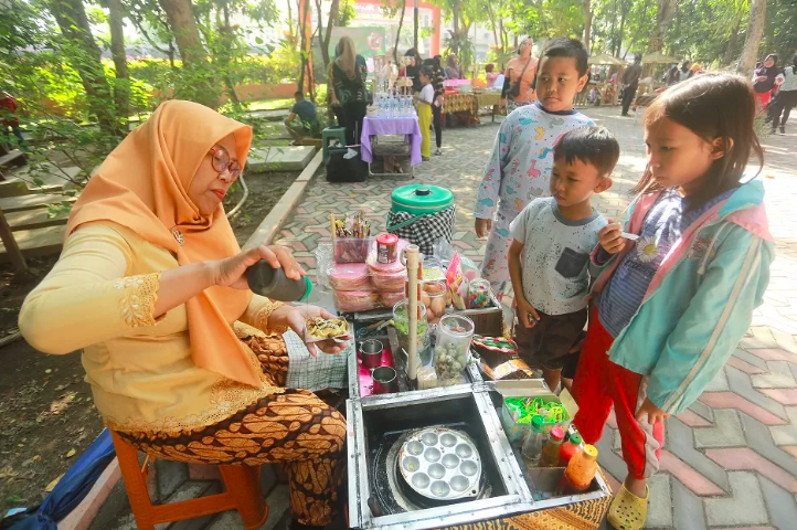 WARTA JAWA | Nikmati Swasana Pasar Jadoel neng Kota Madiun, Rasane Kaya Bali menyang Jaman Biyen