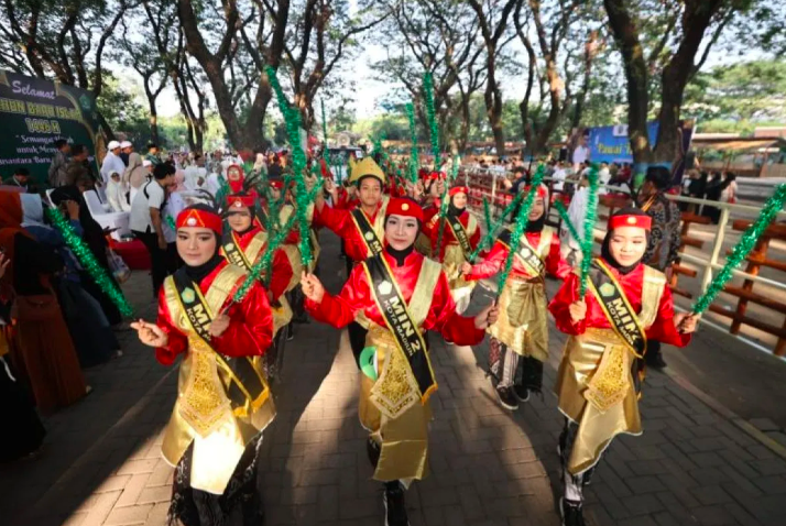 Pemkot Madiun-Kemenag tanamkan nilai kerukunan beragama melalui pawai taaruf