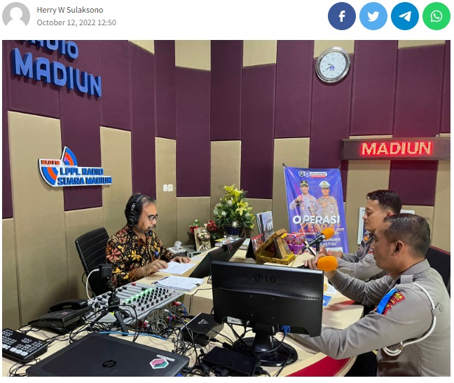 Edukasi Disiplin Lalu Lintas Pada Ops Zebra Semeru 2022 Polres Madiun Kota Gandeng Radio