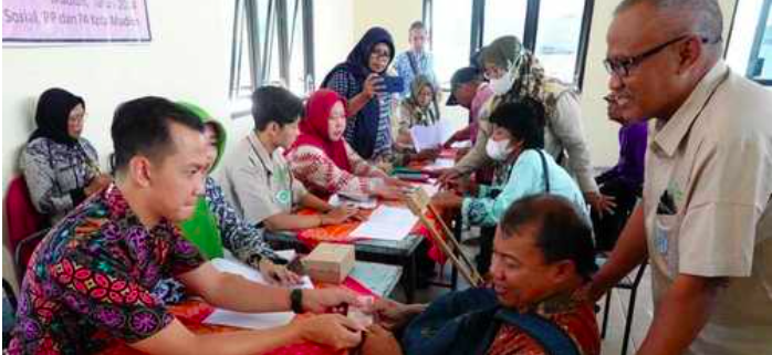 Dinsos PPPA Kota Madiun Salurkan BLTD ke 1.313 Penerima