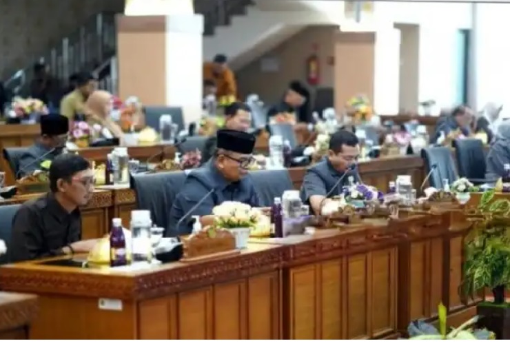 Target Pendapatan Daerah Naik, Pj Wali Kota Madiun Sampaikan Nota Keuangan di Rapat Paripurna