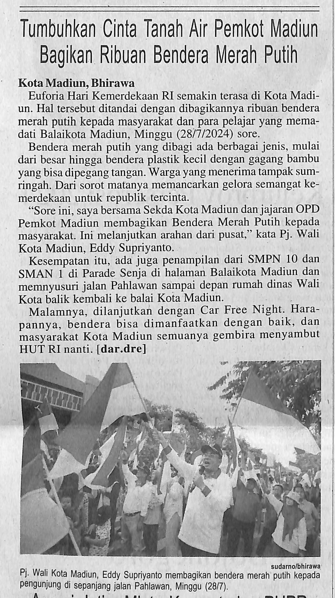 Tumbuhkan Cinta Tanah Air Pemkot Madiun Bagikan Ribuan Bendera Merah Putih