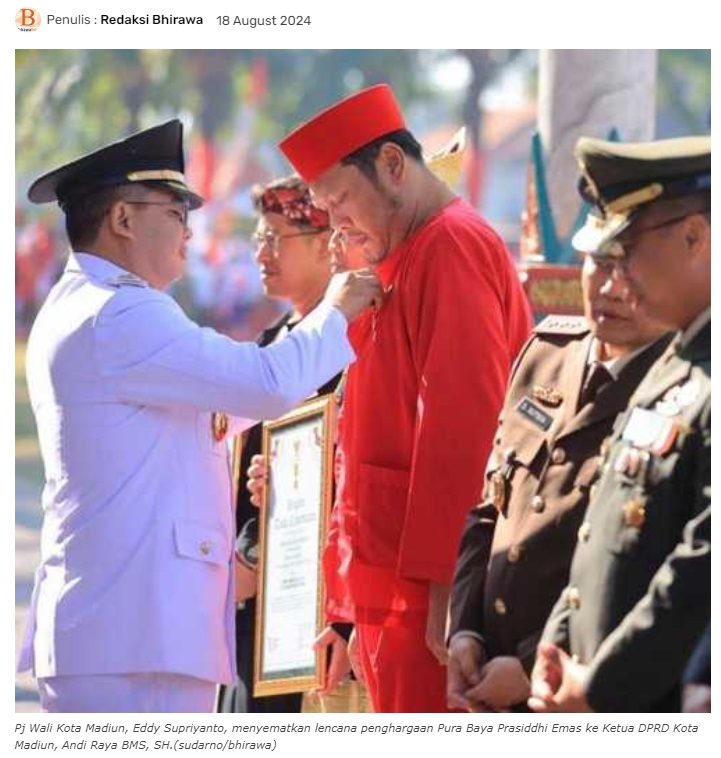 Pj Wali Kota Madiun Serahkan Penghargaan Pura Baya