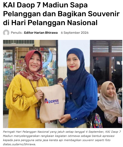 KAI Daop 7 Madiun sapa Pelanggan dan Bagikan Souvenir di Hari Pelanggan Nasional