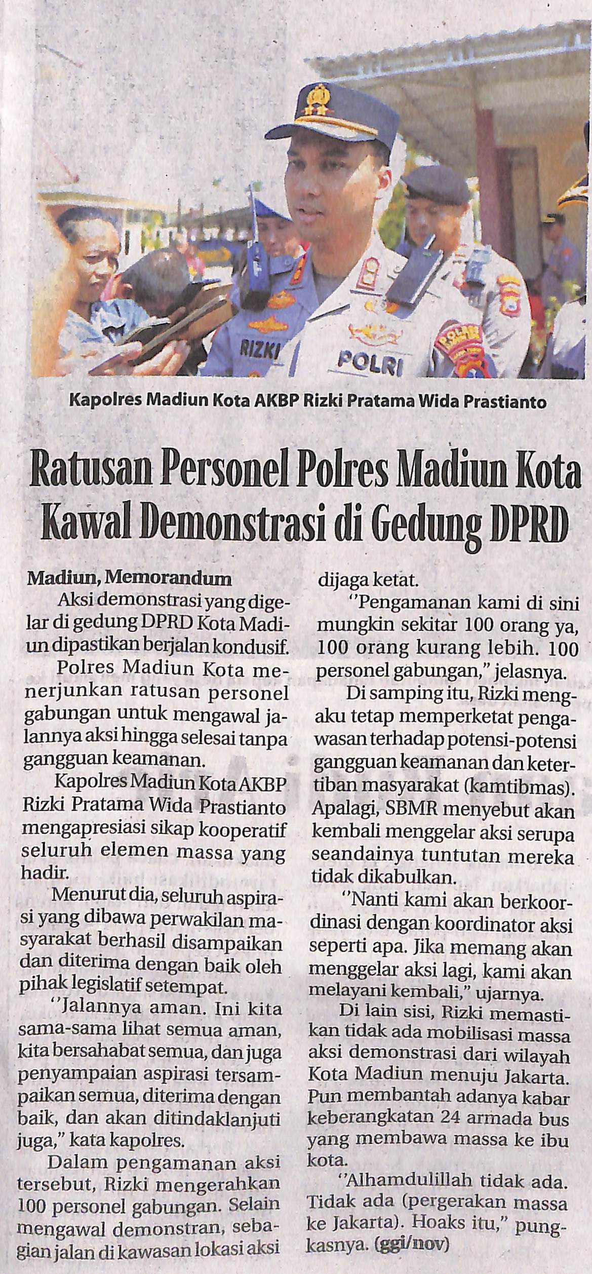 Ratusan Personel Polres Madiun Kota Kawal Demonstrasi di Gedung DPRD