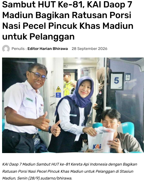 Sambut HUT Ke-81, KAI Daop 7 Madiun Bagikan Ratusan Porsi Nasi Pecel Pincuk Khas Madiun untuk Pelanggan