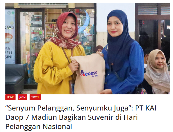 “Senyum Pelanggan, Senyumku Juga”: PT KAI Daop 7 Madiun Bagikan Suvenir di Hari Pelanggan Nasional